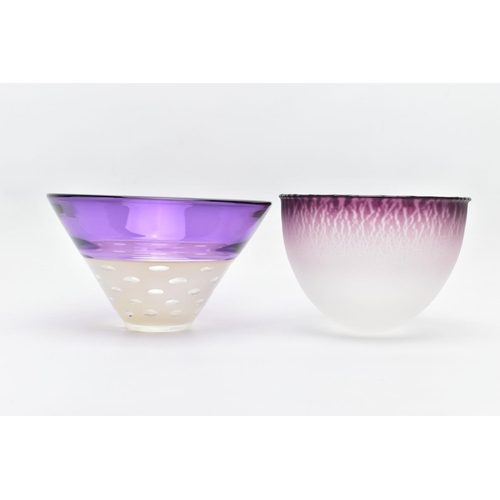 215 - TWO PIECES OF MODERN STUDIO GLASS, comprising a Stuart Akroyd conical shaped bowl, having a frosted ... 