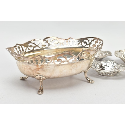 44 - A GEORGE V SILVER OVAL DISH, the foliate pierced rim above a plain bowl, on four cabriole legs with ... 