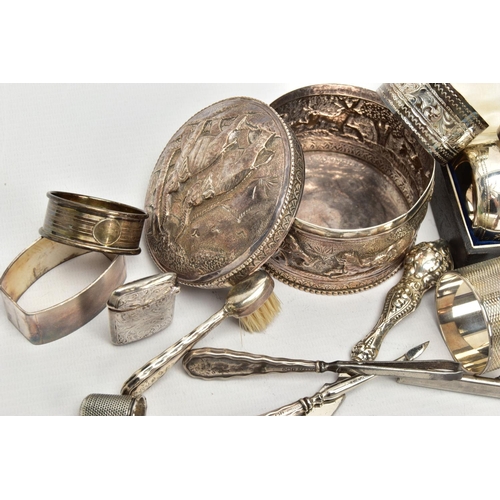 45 - A GROUP LOT OF SILVER AND WHITE METAL TO INCLUDE EIGHT ASSORTED SILVER NAPKIN RINGS, two of which ar... 