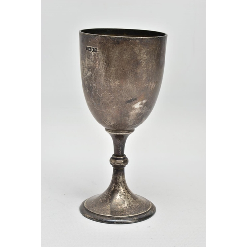 57 - AN EDWARDIAN SILVER TROPHY CUP WITH KNOPPED PEDESTAL, the cup engraved with presentation inscription... 