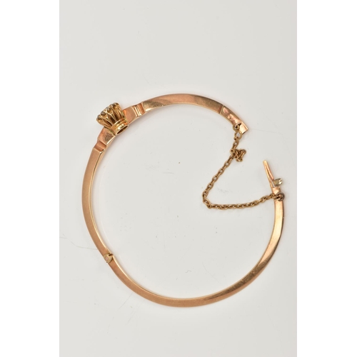 6 - AN EARLY TWENEITH CENTURY GOLD SAPPHIRE AND DIAMOND BANGLE, a yellow gold oval hinged bangle, set wi... 