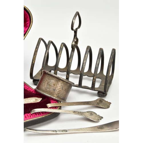 67 - A SMALL PARCEL OF SILVER, comprising a late Victorian seven bar toast rack of arched form, on four b... 