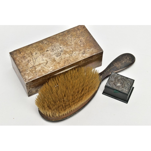 68 - AN EARLY 20TH CENTURY CHINESE SILVER HAIR BRUSH, A GEORGE V RECTANGULAR SILVER CIGARETTE CASE AND A ... 