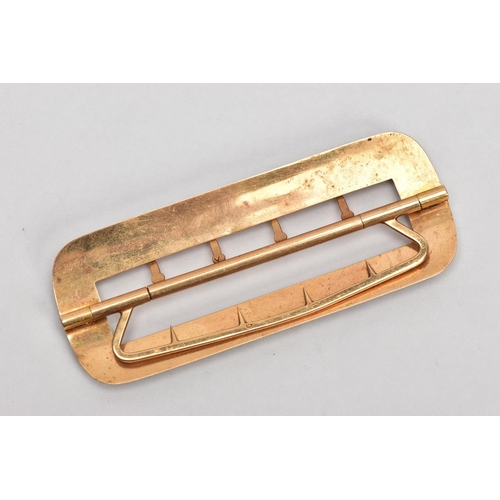 7 - AN EARLY 19TH CENTURY FRENCH GOLD ENAMELLED BELT BUCKLE, a rectangular slim buckle detailed with flo... 