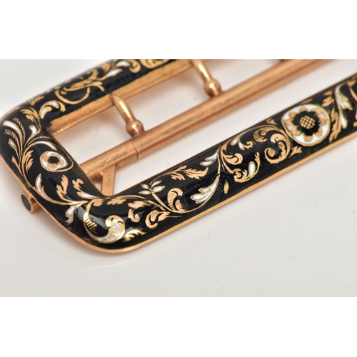 7 - AN EARLY 19TH CENTURY FRENCH GOLD ENAMELLED BELT BUCKLE, a rectangular slim buckle detailed with flo... 