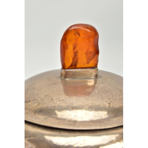 71 - A 20TH CENTURY GERMAN SILVER CIRCULAR BOWL WITH PULL OFF COVER, fitted with an amber finial to the d... 