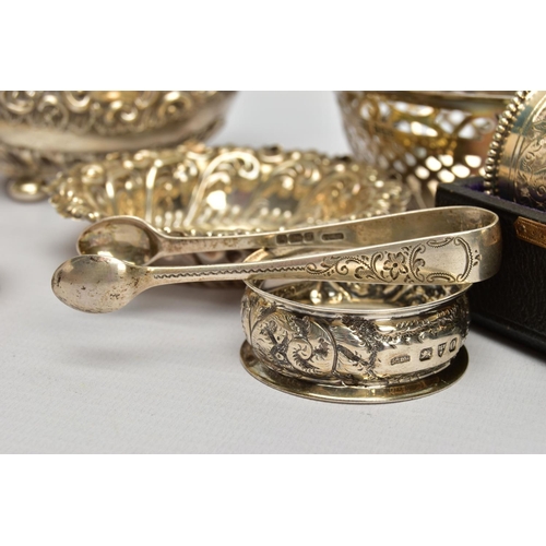 83 - A PARCEL OF VICTORIAN AND 20TH CENTURY SILVER, comprising an Edwardian oval bon bon basket with swin... 