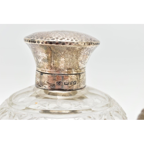 94 - A PARCEL OF SILVER MOUNTED SCENT BOTTLES, TOILET JARS, BOX AND MANICURE ACCESSORIES, including a Geo... 