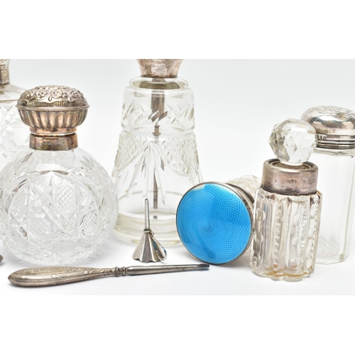 94 - A PARCEL OF SILVER MOUNTED SCENT BOTTLES, TOILET JARS, BOX AND MANICURE ACCESSORIES, including a Geo... 