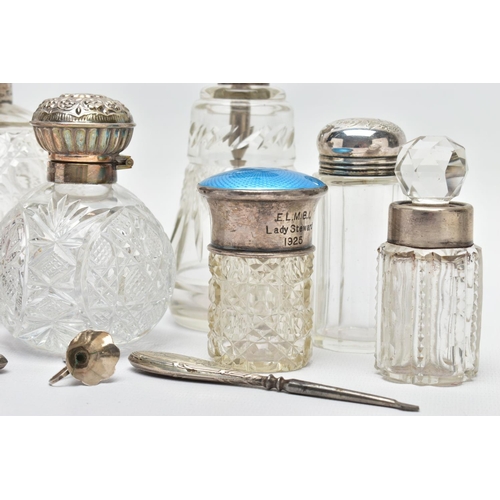 94 - A PARCEL OF SILVER MOUNTED SCENT BOTTLES, TOILET JARS, BOX AND MANICURE ACCESSORIES, including a Geo... 