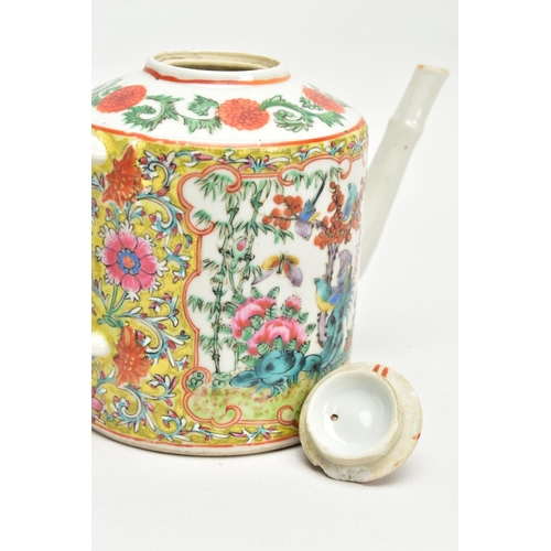 223 - A CHINESE EXPORT PORCELAIN CYLINDRICAL TEA POT AND COVER, the polychrome enamelled cover with moulde... 