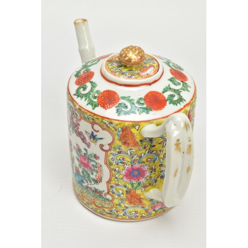 223 - A CHINESE EXPORT PORCELAIN CYLINDRICAL TEA POT AND COVER, the polychrome enamelled cover with moulde... 