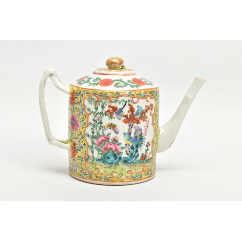 223 - A CHINESE EXPORT PORCELAIN CYLINDRICAL TEA POT AND COVER, the polychrome enamelled cover with moulde... 