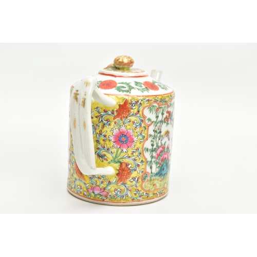 223 - A CHINESE EXPORT PORCELAIN CYLINDRICAL TEA POT AND COVER, the polychrome enamelled cover with moulde... 