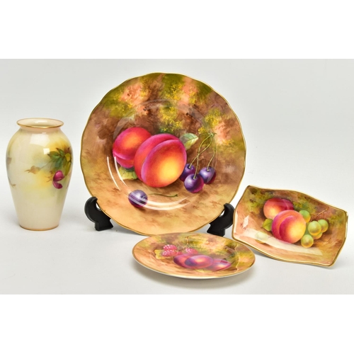 224 - THREE SMALL PIECES OF FRUIT STUDY PAINTED ROYAL WORCESTER AND A ROYAL WORCESTER VASE, comprising a t... 