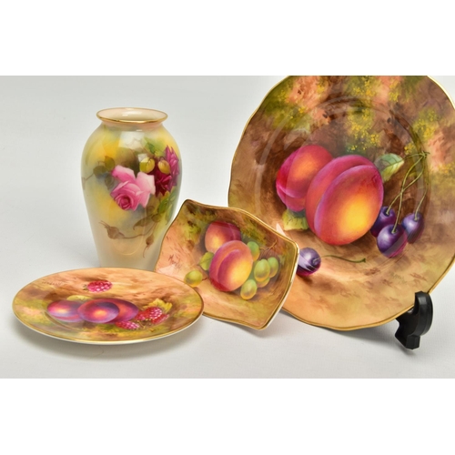 224 - THREE SMALL PIECES OF FRUIT STUDY PAINTED ROYAL WORCESTER AND A ROYAL WORCESTER VASE, comprising a t... 