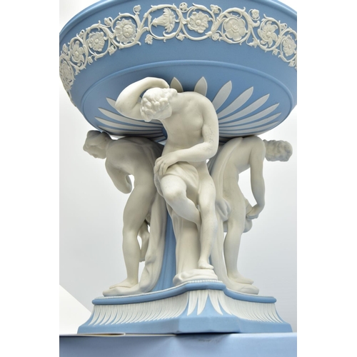 233 - A BOXED WEDGWOOD MASTERPIECE COLLECTION LIMITED EDITION PALE BLUE JASPERWARE MICHELANGELO BOWL, no.7... 