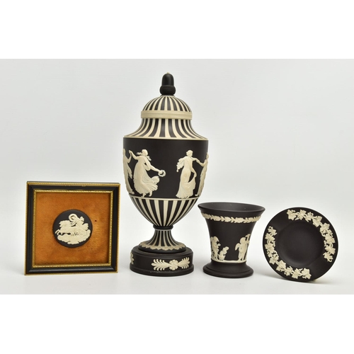 234 - A LATE 20TH CENTURY WEDGWOOD BLACK JASPER DIP DANCING HOURS VASE AND COVER AND THREE SMALL PIECES OF... 