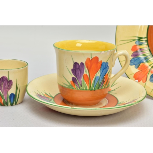 272 - SIX PIECES OF CLARICE CLIFF AUTUMN CROCUS PATTERN ITEMS, comprising three egg cups with Bizarre back... 