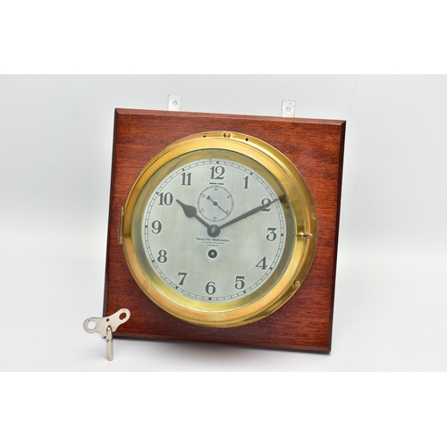 281 - A FIRST HALF 20TH CENTURY GERMAN BRASS CASED MARINE TIME PIECE BY KREUZIGER & LEUTERT OF HAMBURG, th... 