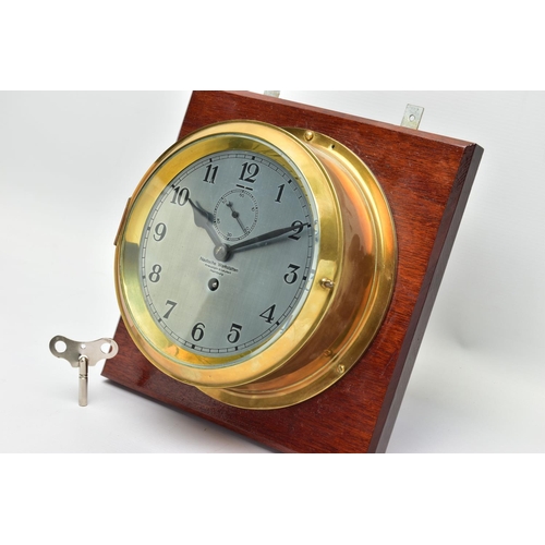 281 - A FIRST HALF 20TH CENTURY GERMAN BRASS CASED MARINE TIME PIECE BY KREUZIGER & LEUTERT OF HAMBURG, th... 