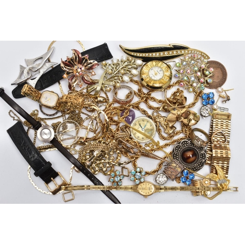 108 - AN ASSORTMENT OF COSTUME JEWELLERY, to include a silver 'Cariad' ring, hallmarked Edinburgh, ring si... 