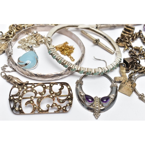 113 - A SELECTION OF SILVER, YELLOW AND WHITE METAL JEWELLERY ITEMS, to include a silver fancy link chain ... 