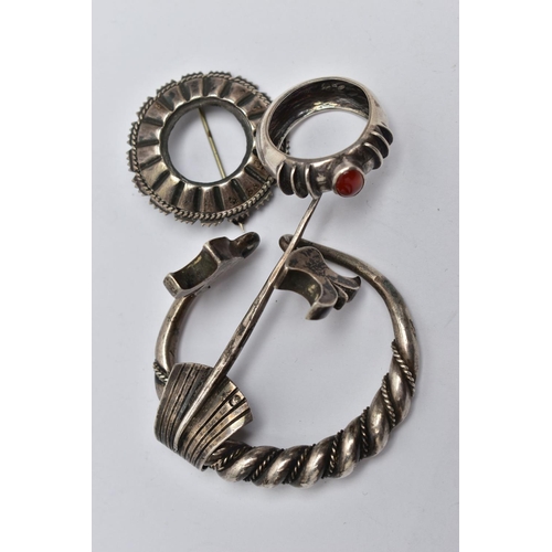 115 - A CLOAK CLIP, BROOCH AND A RING, the white metal cloak clip of a circular form, featuring rope twist... 