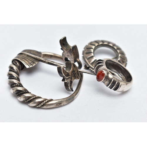 115 - A CLOAK CLIP, BROOCH AND A RING, the white metal cloak clip of a circular form, featuring rope twist... 