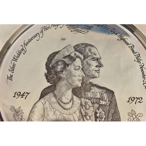 120 - A BOXED COMMEMORATIVE 'ROYAL ANNIVERSARY SILVER PLATE' , commemorating the silver wedding anniversar... 