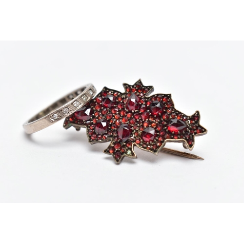 32 - AN 18CT GOLD DIAMOND RING AND BOHEMIAN GARNET BROOCH, a white gold band ring, eleven single cut diam... 
