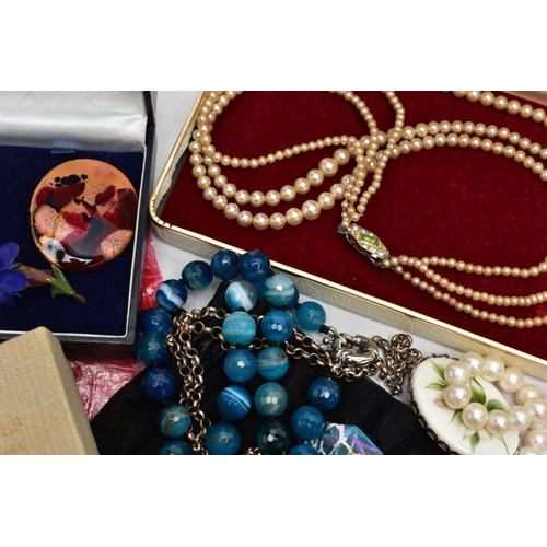 104 - A BOX OF ASSORTED COSTUME JEWELLERY, to include a rolled gold hinged bangle with a floral and bark e... 