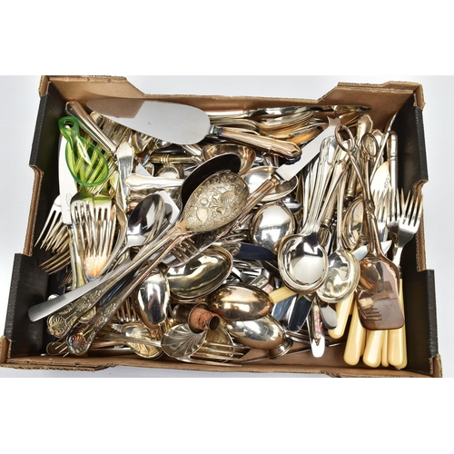 118 - AN ASSORTMENT OF CUTLERY AND WHITE METAL SUNDRIES, to include a pair of bread tongs, several cake sl... 