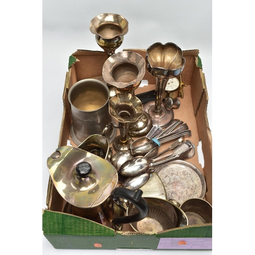 121 - A BOX OF SILVER AND WHITE METAL ITEMS, to include a pair of tapered stem posy vases with baluster to... 