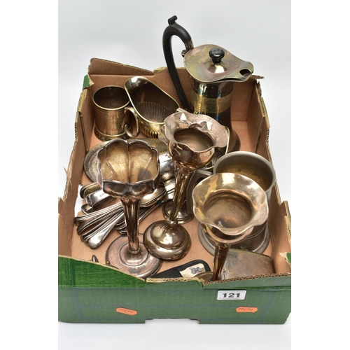 121 - A BOX OF SILVER AND WHITE METAL ITEMS, to include a pair of tapered stem posy vases with baluster to... 