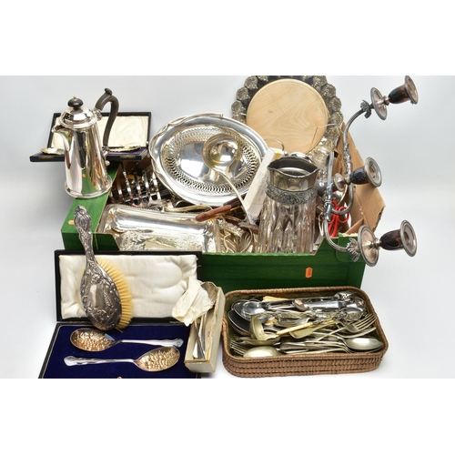 125 - A BOX OF ASSORTED ITEMS, to include a selection of white metal tableware, cased spoons, a large sele... 