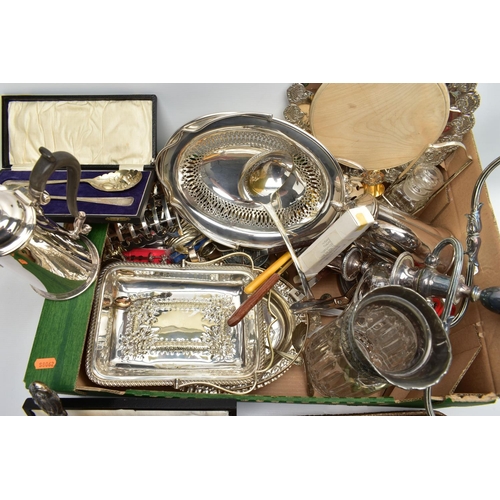 125 - A BOX OF ASSORTED ITEMS, to include a selection of white metal tableware, cased spoons, a large sele... 