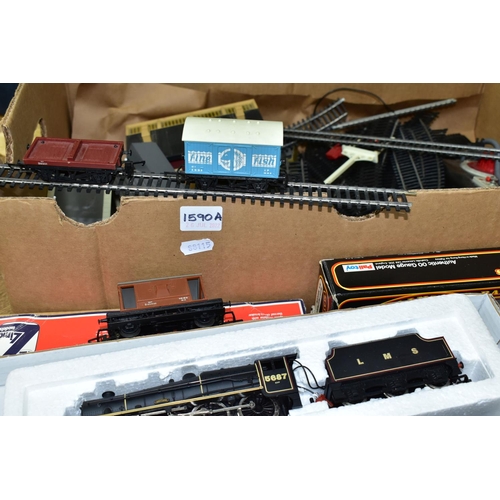 1590A - A BOXED LIMA OO GAUGE CONTAINER UNLOADER SET, to include class 55 Deltic locomotive 'Meld' No.D9003,... 