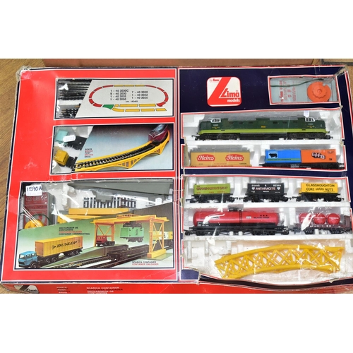 1590A - A BOXED LIMA OO GAUGE CONTAINER UNLOADER SET, to include class 55 Deltic locomotive 'Meld' No.D9003,... 