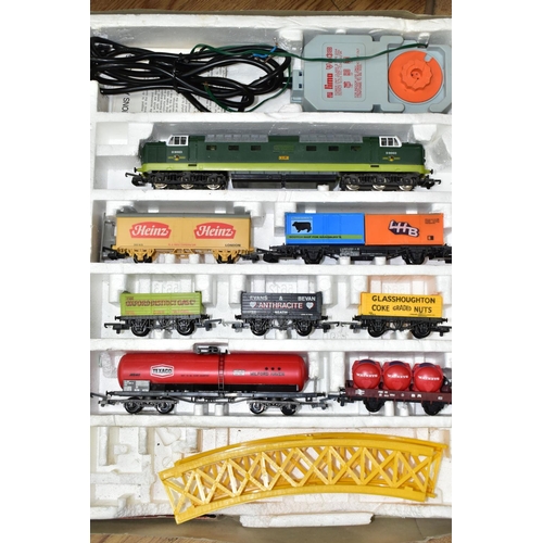 1590A - A BOXED LIMA OO GAUGE CONTAINER UNLOADER SET, to include class 55 Deltic locomotive 'Meld' No.D9003,... 