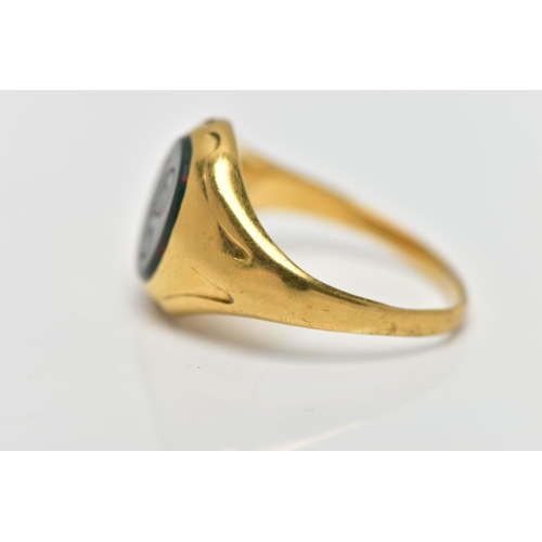 64 - AN 18CT GOLD SIGNET RING, set with an oval bloodstone insert with an engraved initial 'C', worn deta... 