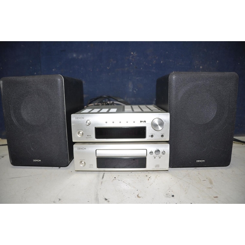 1317 - A DENON DCD-F102 MINI HI-FI SYSTEM with a pair of Denon SC-F102 speakers (PAT pass and working) and ... 