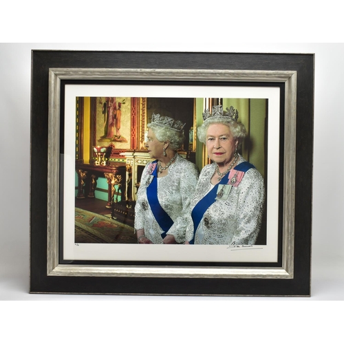 400 - JOHN SWANNELL (BRITISH 1946) 'HM QUEEN ELIZABETH II 2012', a limited edition photographic print 4/10... 