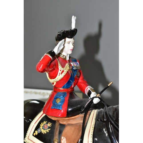 424 - A COALPORT LIMITED EDITION 'TROOPING THE COLOUR' FIGURINE, depicting Her Majesty The Queen on horseb... 