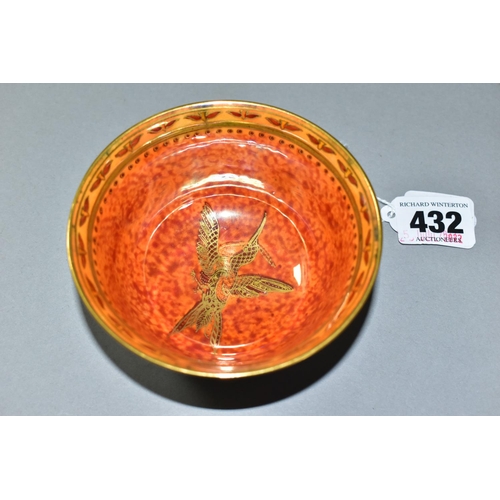 432 - A SMALL WEDGWOOD LUSTRE BOWL IN 'FLYING HUMMINGBIRDS' PATTERN, featuring gilt hummingbirds on an ext... 