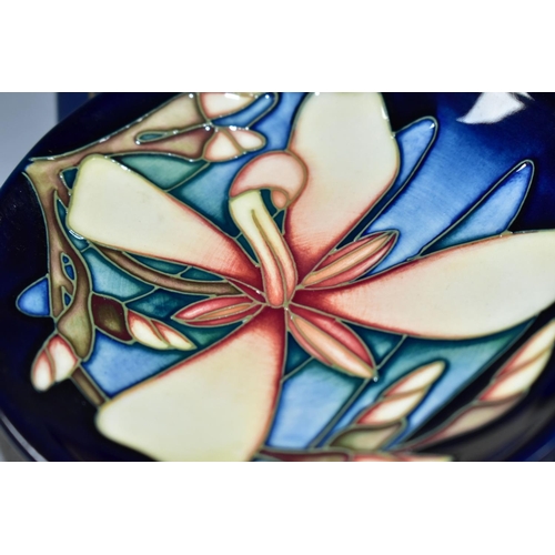 436 - A BOXED MOORCROFT POTTERY 2004 COLLECTORS CLUB PIN DISH, in 'Panache' pattern, having impressed back... 