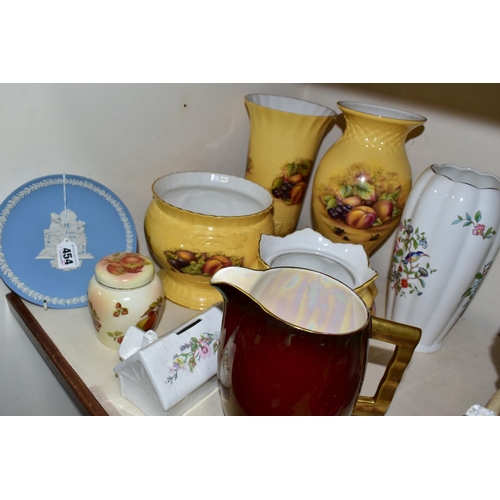 454 - A GROUP OF CERAMICS, to include four large pieces of Aynsley Orchard Gold including limited edition ... 