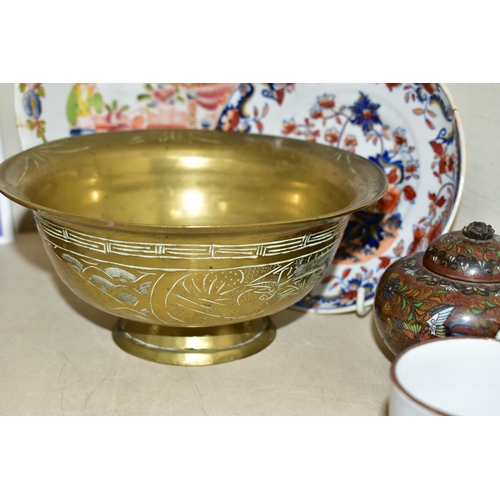 455 - A GROUP OF CERAMICS AND METALWARES, some Oriental and Oriental style pieces, to include an early twe... 