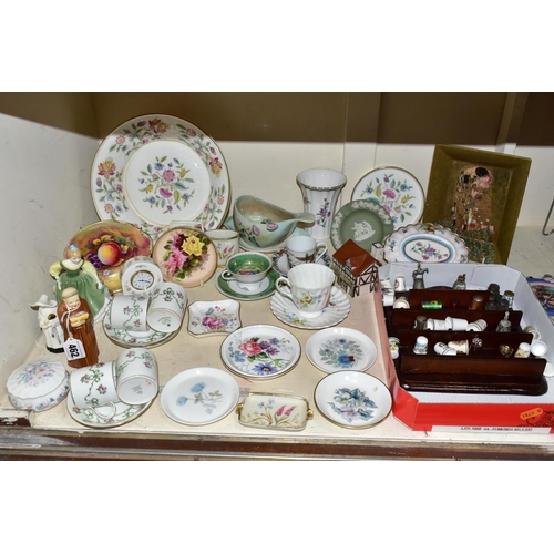 462 - A GROUP OF CERAMIC GIFTWARES AND ORNAMENTS, ETC, to include Royal Worcester candle snuffers in the f... 