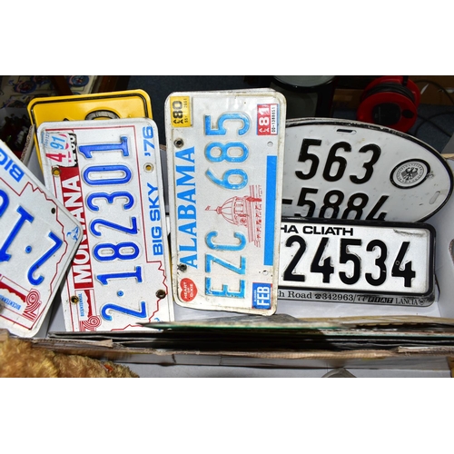 470 - ONE BOX CONTAINING NINETEEN VEHICLE LICENSE PLATES, comprising seven from U.S.A; Alabama 1981, New J... 